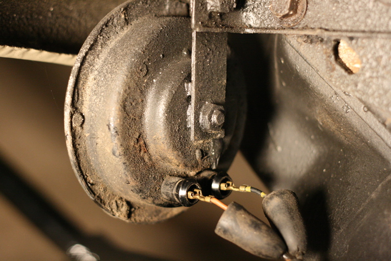 beetle repair - fixing the horn vw bug fuse box 
