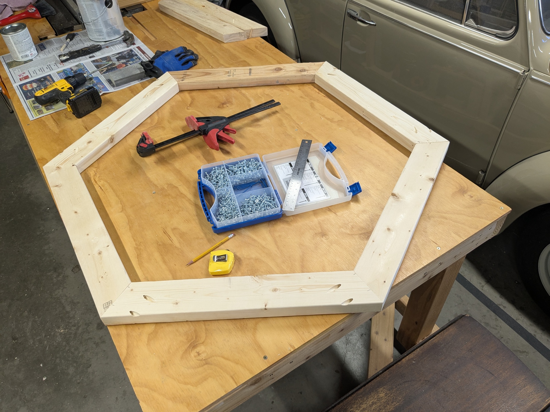 I do love using pocket screws when I can The hexagon-shaped internal frame ring