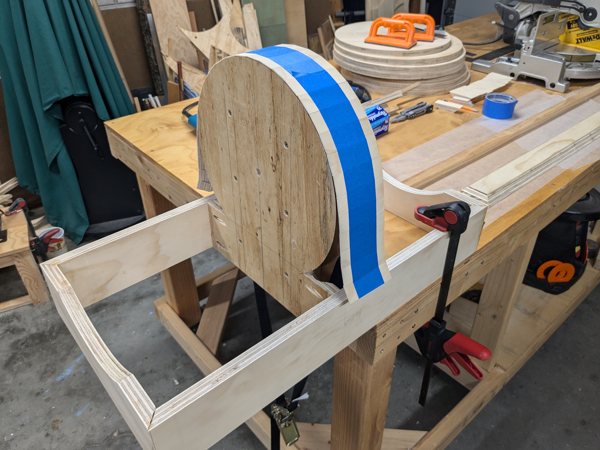 Building the curve that the legs attach to