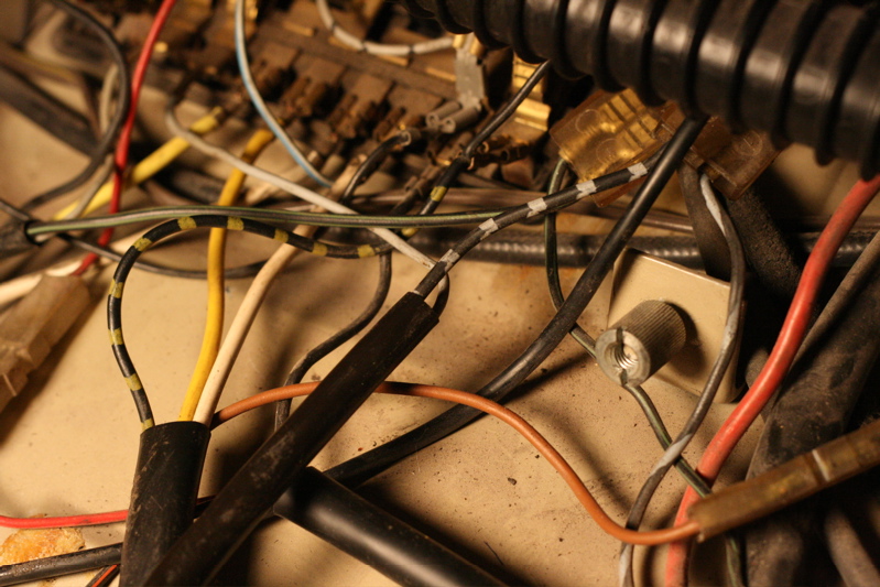 beetle repair - fixing the horn 1969 vw bug fuse box 